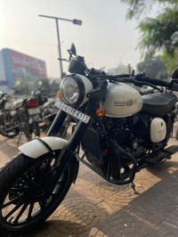 Jawa 42 Dual Channel ABS Sirius White