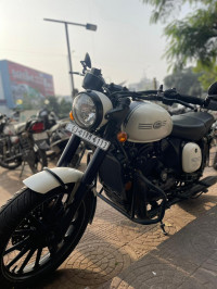 Jawa 42 Dual Channel ABS Sirius White