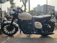 Jawa 42 Dual Channel ABS Sirius White