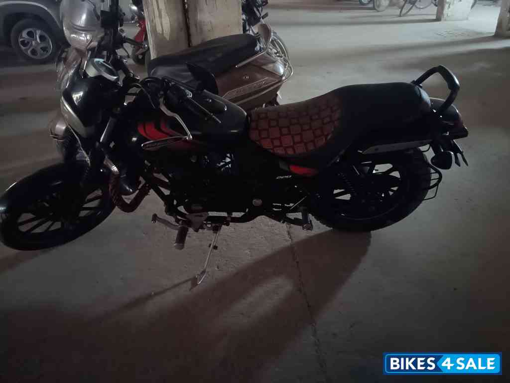 Bajaj Avenger Street 220 BS6