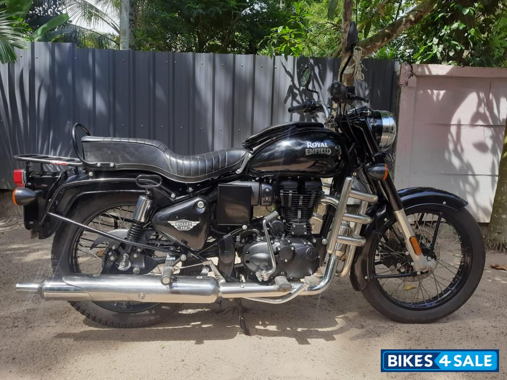 Black Royal Enfield Bullet 350 ES BS6