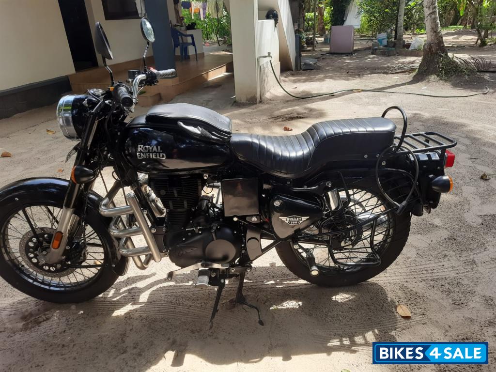 Black Royal Enfield Bullet 350 ES BS6
