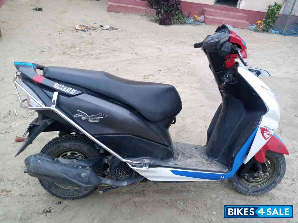 White Honda Dio
