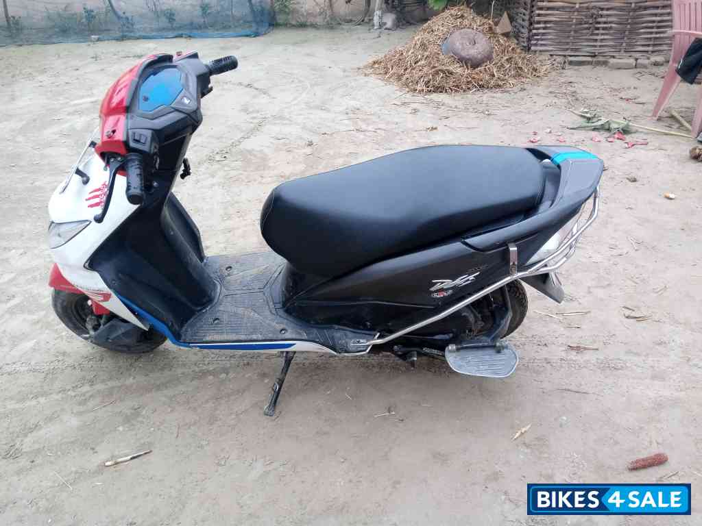 White Honda Dio