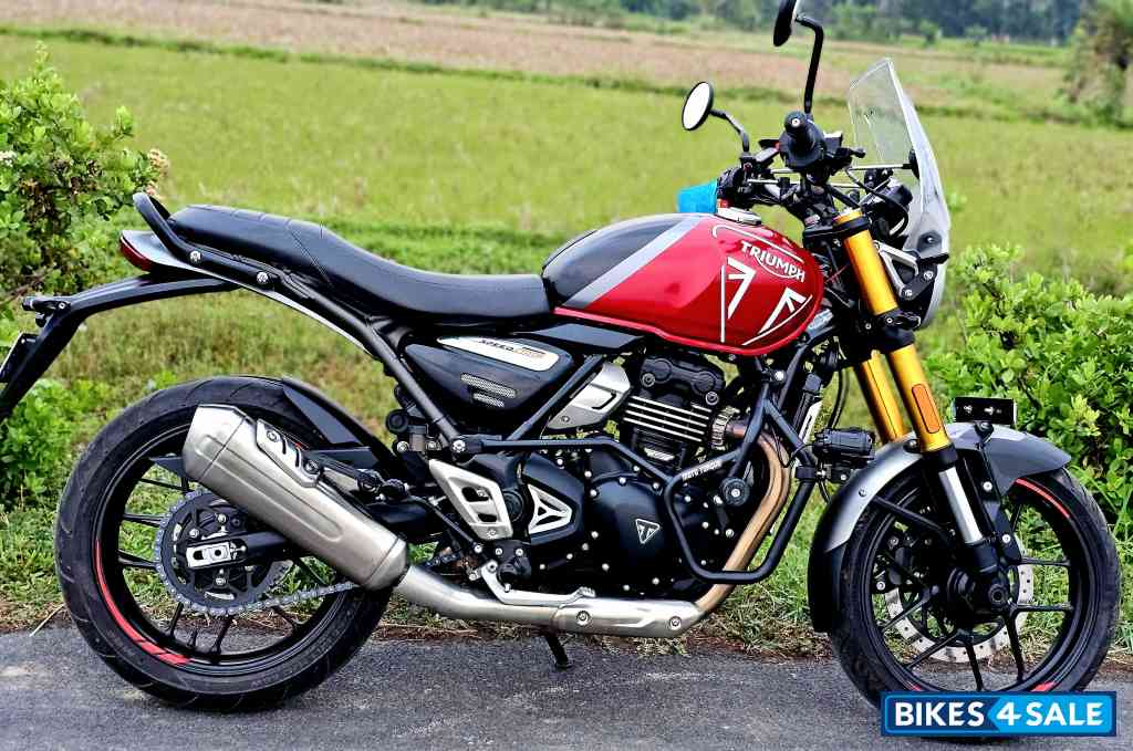 Red Triumph Speed 400