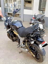Black Mahindra Mojo XT 300