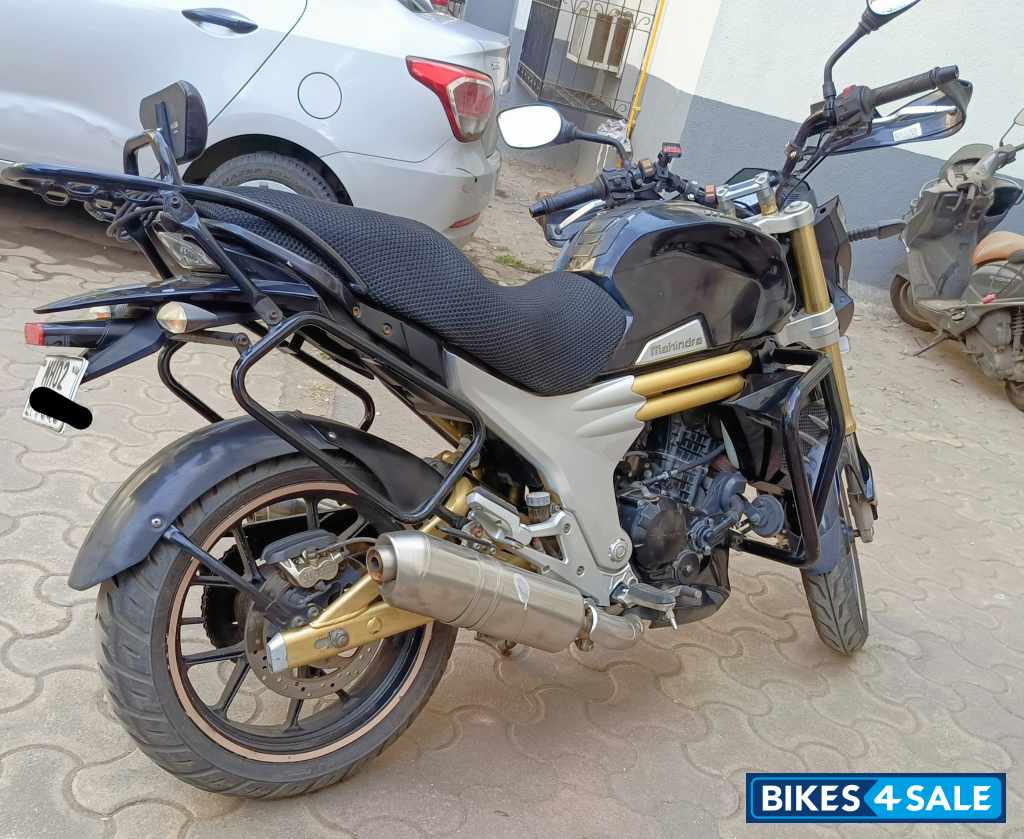 Black Mahindra Mojo XT 300