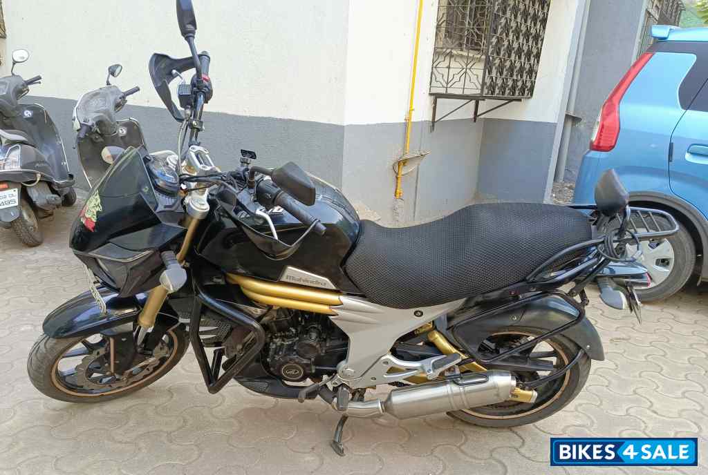 Black Mahindra Mojo XT 300