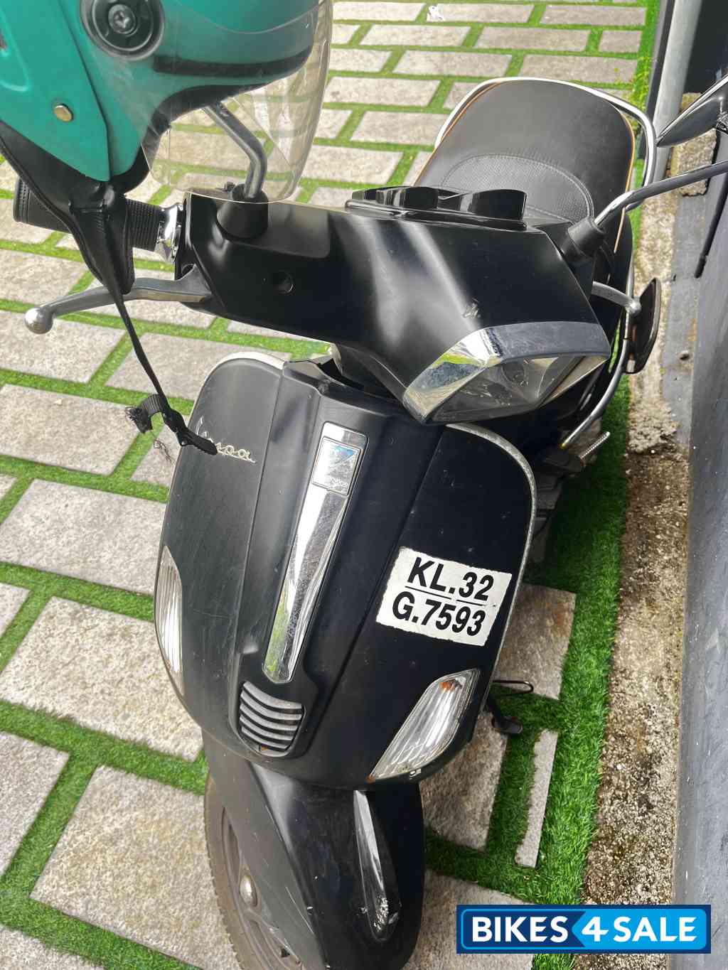 Black Vespa S 125