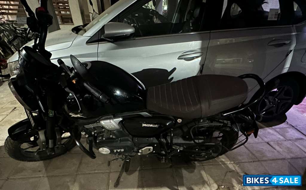 Black TVS Ronin SS