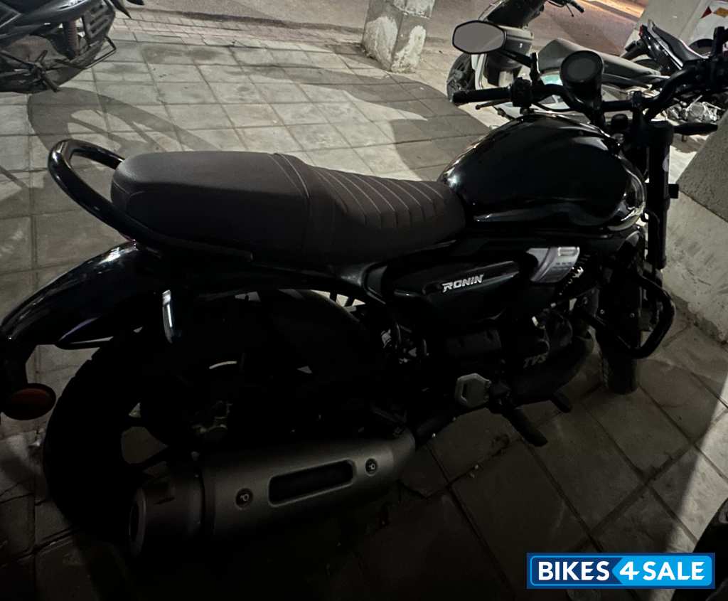 Black TVS Ronin SS
