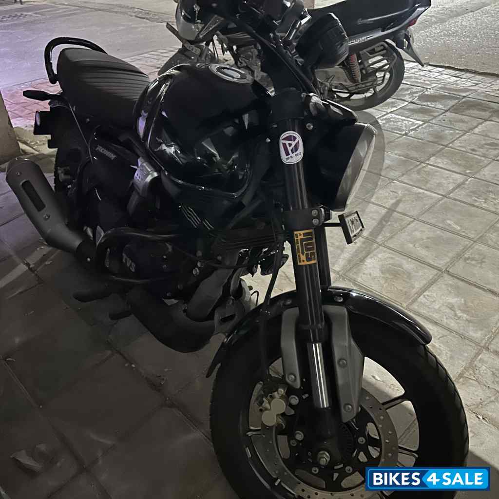 Black TVS Ronin SS