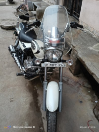 White Moon Bajaj Avenger Cruise 220