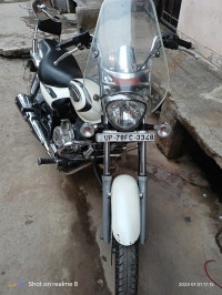 White Moon Bajaj Avenger Cruise 220