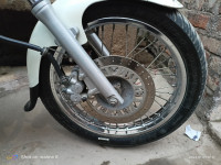 White Moon Bajaj Avenger Cruise 220