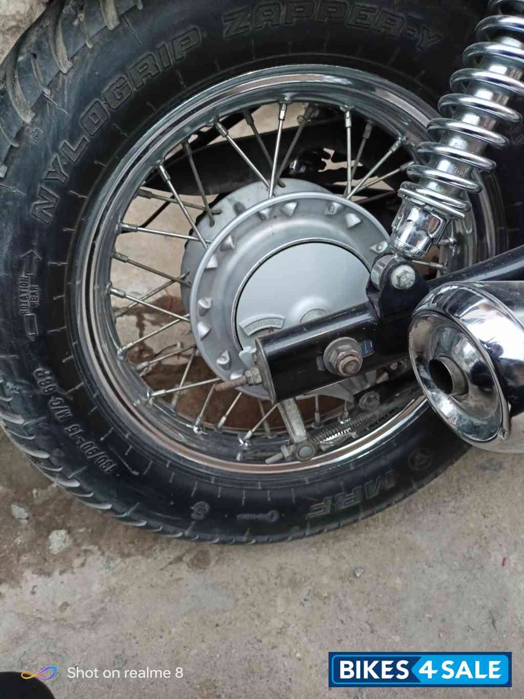 White Moon Bajaj Avenger Cruise 220