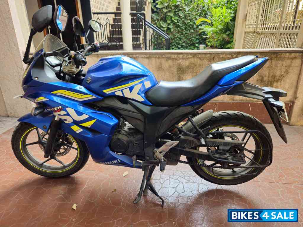 Blue Suzuki Gixxer SF Fi