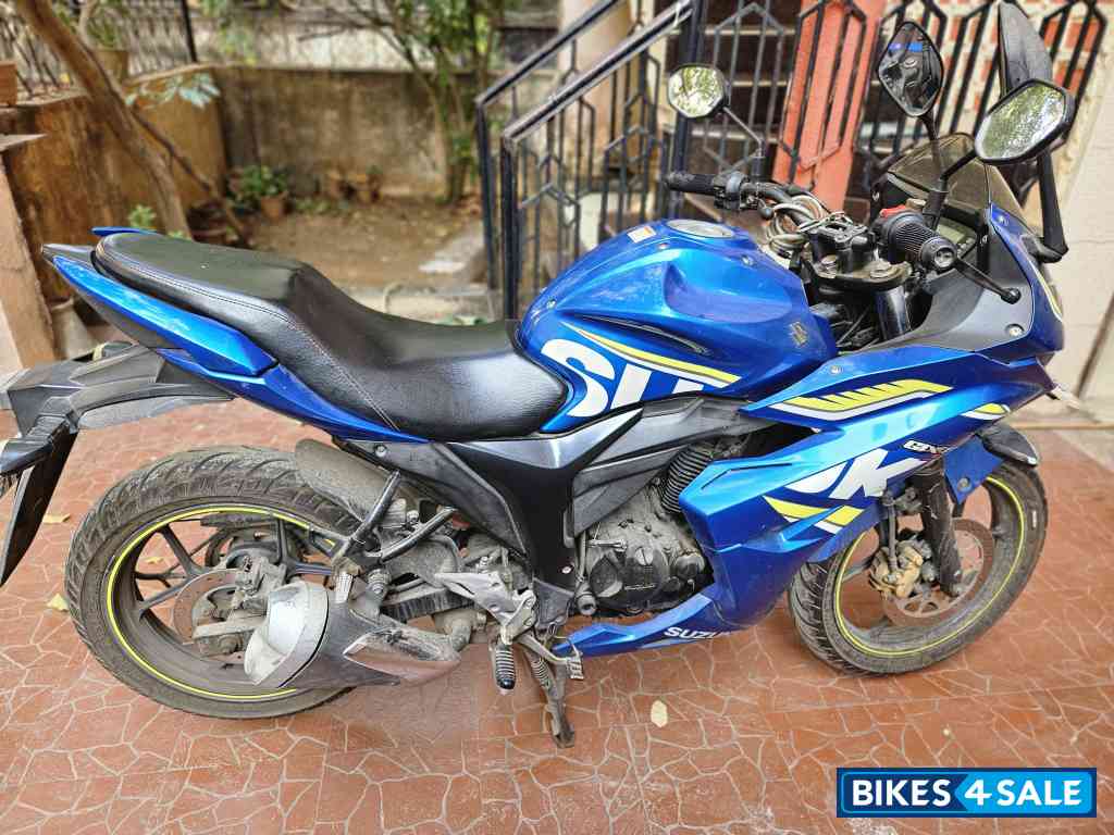 Blue Suzuki Gixxer SF Fi