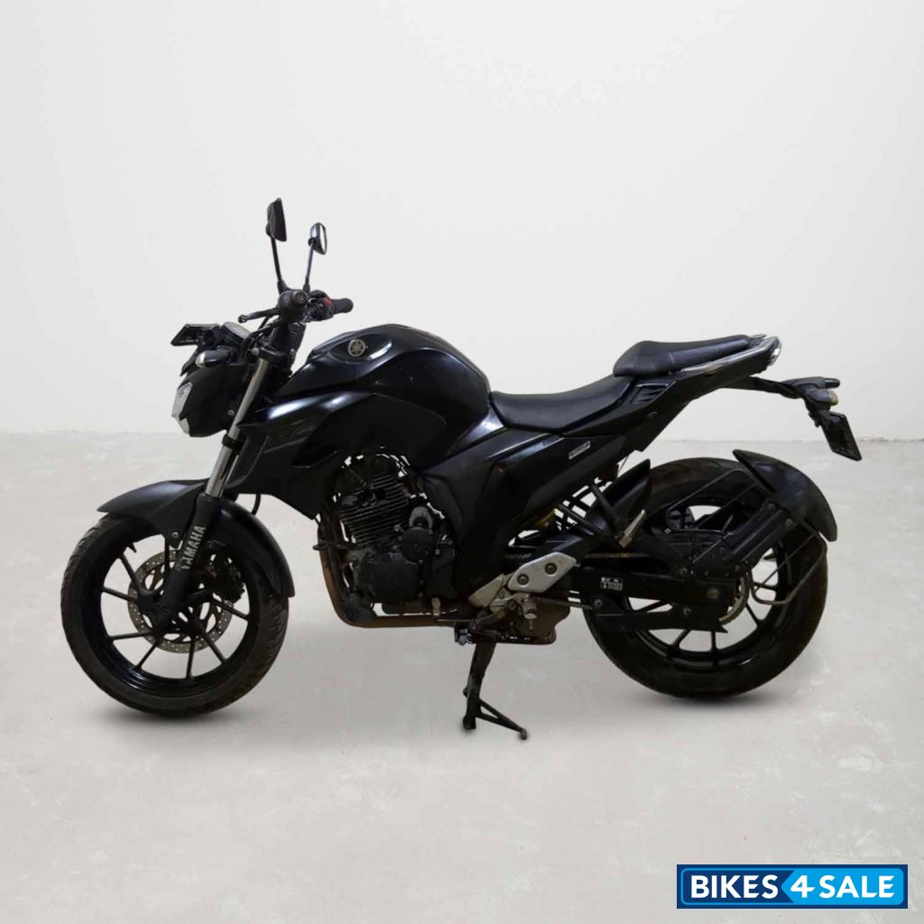 Yamaha FZ25