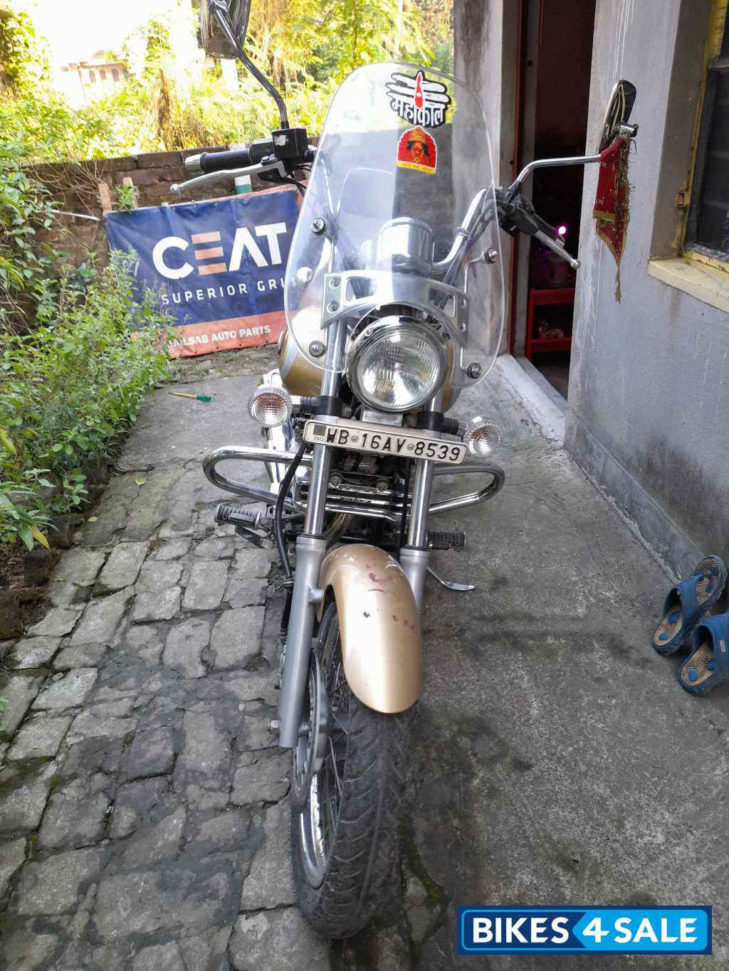Gold Bajaj Avenger Cruise 220