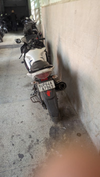 White Yamaha YZF R15