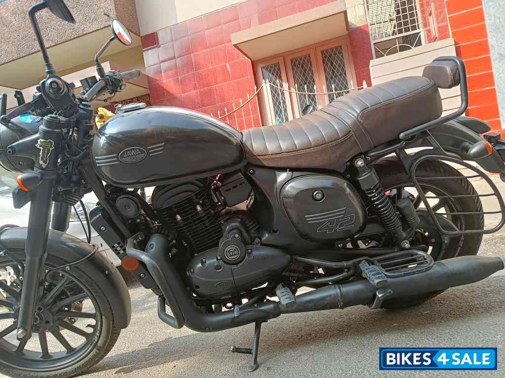 Jawa 42 Dual Channel ABS AllStar Black