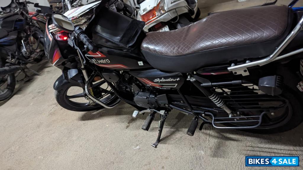 Hero Splendor Plus Black and Accent