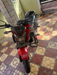 S-red Honda CB Hornet 160R