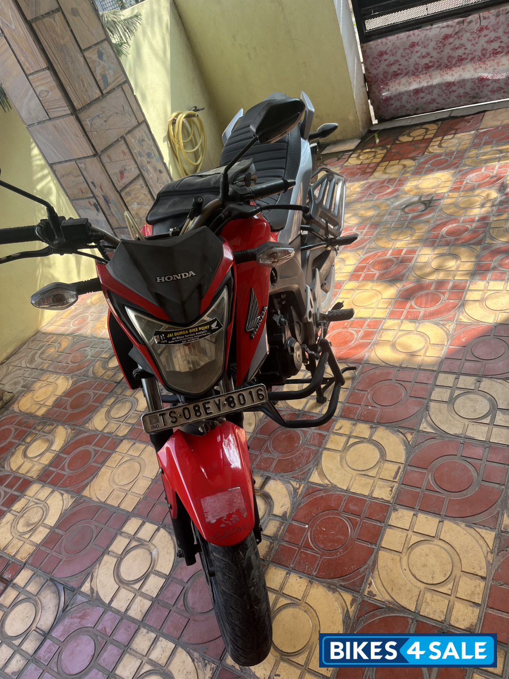 S-red Honda CB Hornet 160R