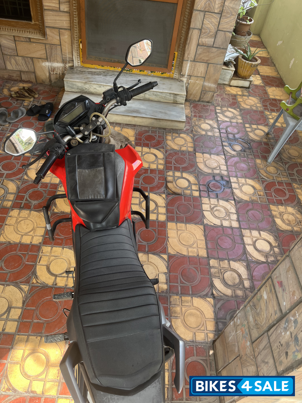 S-red Honda CB Hornet 160R