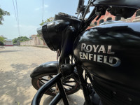 Stealth Black Royal Enfield Classic 350 BS VI