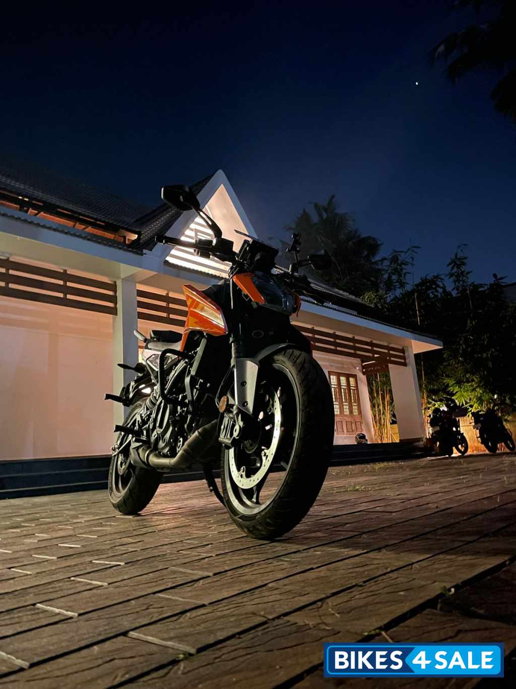 Electronic Orange KTM Duke 250 2024