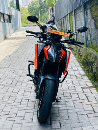 Electronic Orange KTM Duke 250 2024