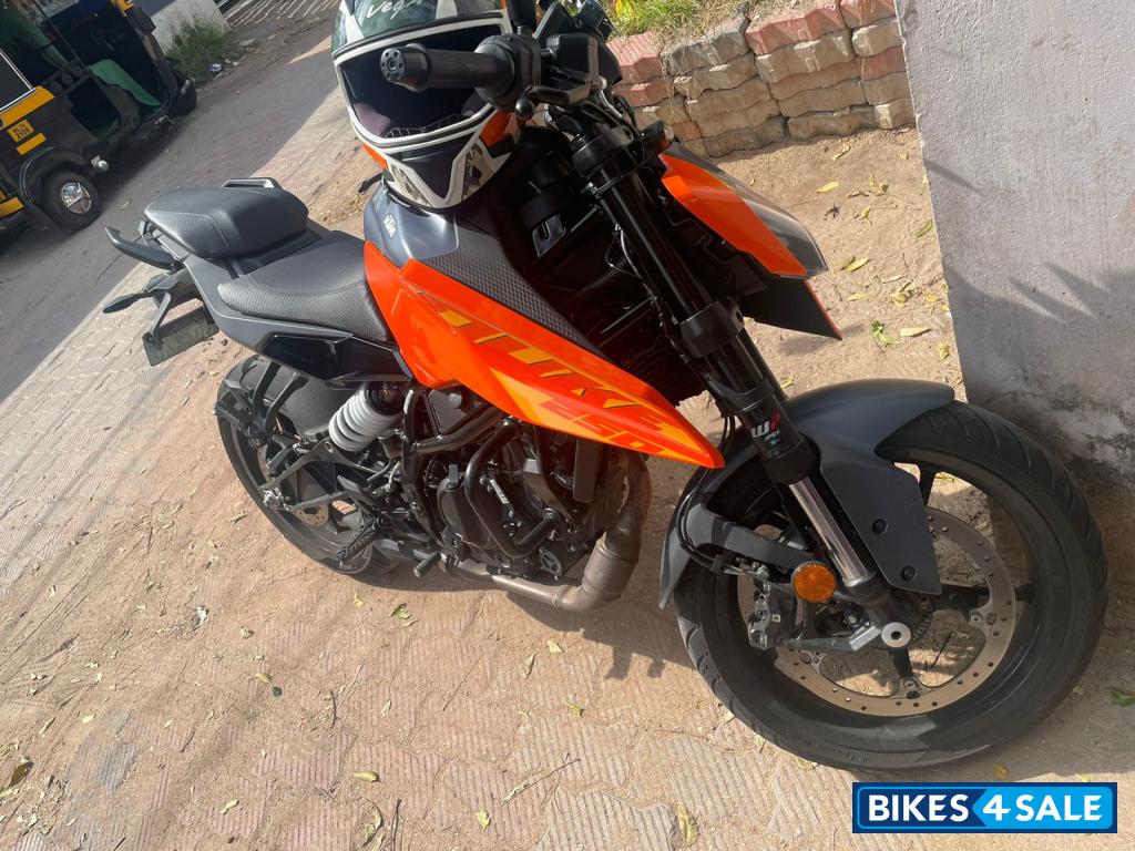 Electronic Orange KTM Duke 250 2024