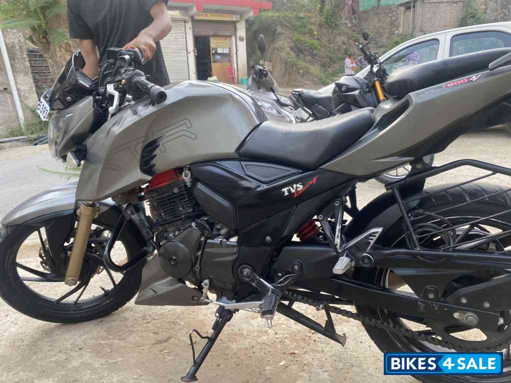 TVS Apache RTR 200 4V