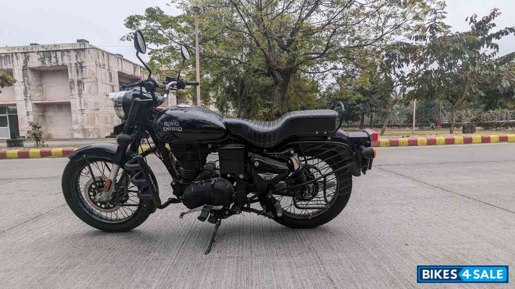 Jet Black Royal Enfield Bullet 350 ES BS6
