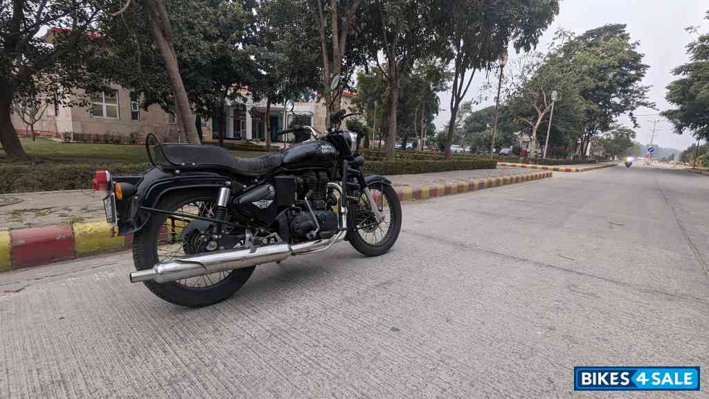 Jet Black Royal Enfield Bullet 350 ES BS6 Jet Black Royal Enfield Bullet 350 ES BS6