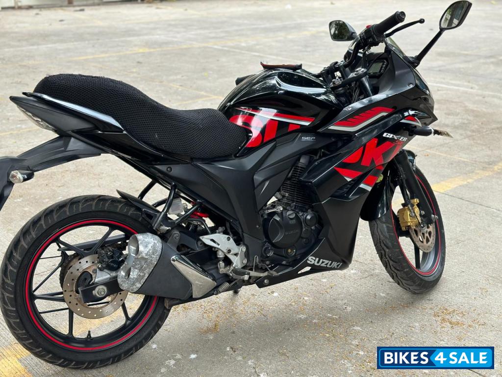 Black/red Suzuki Gixxer SF Fi Black/red Suzuki Gixxer SF Fi