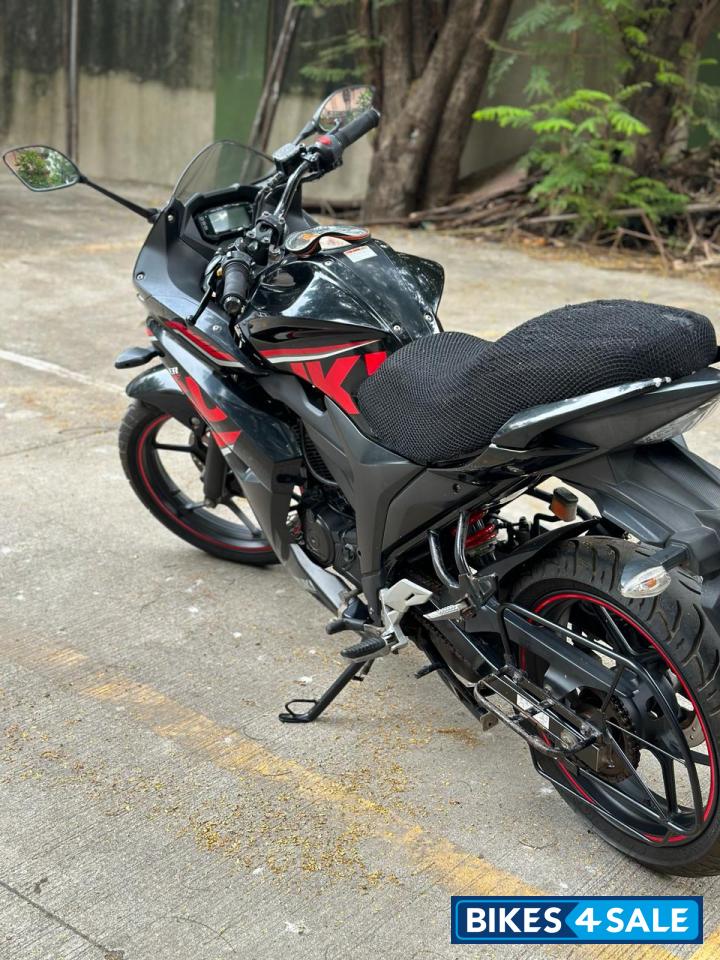 Black/red Suzuki Gixxer SF Fi Black/red Suzuki Gixxer SF Fi