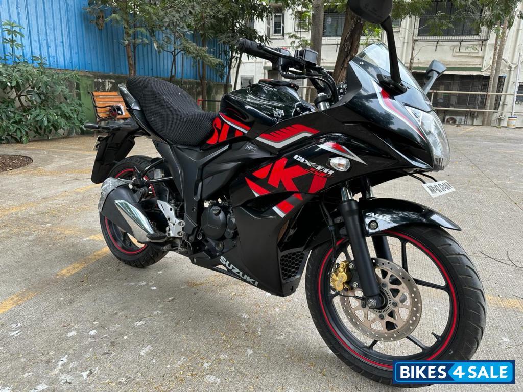 Black/red Suzuki Gixxer SF Fi Black/red Suzuki Gixxer SF Fi