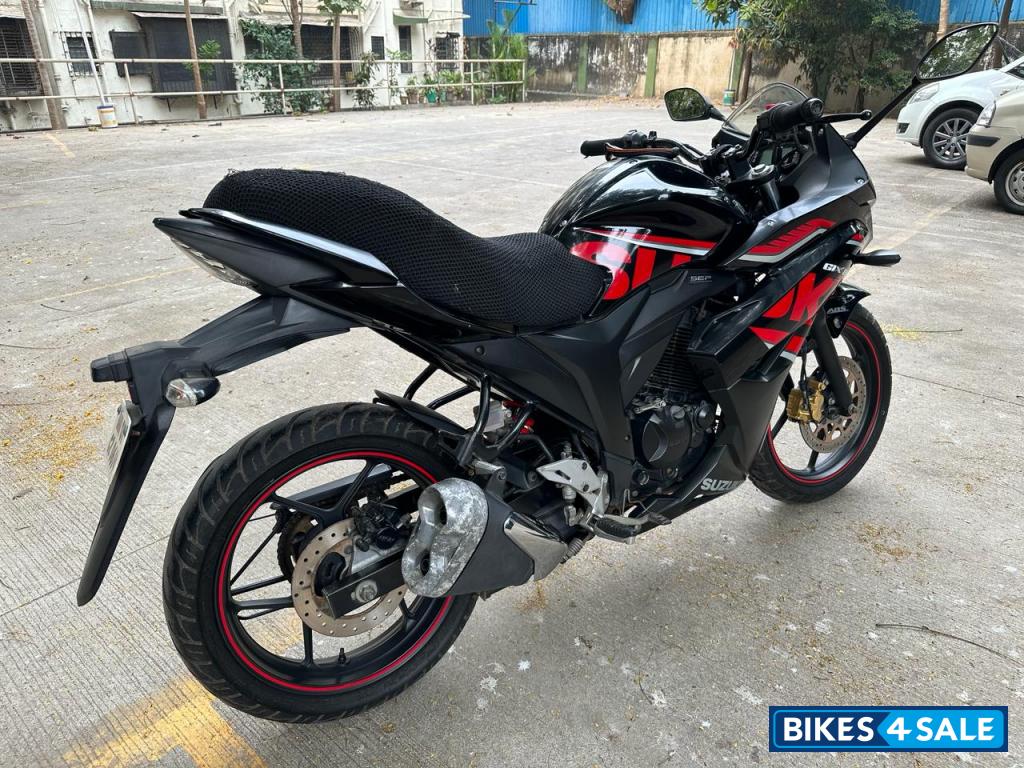 Black/red Suzuki Gixxer SF Fi Black/red Suzuki Gixxer SF Fi