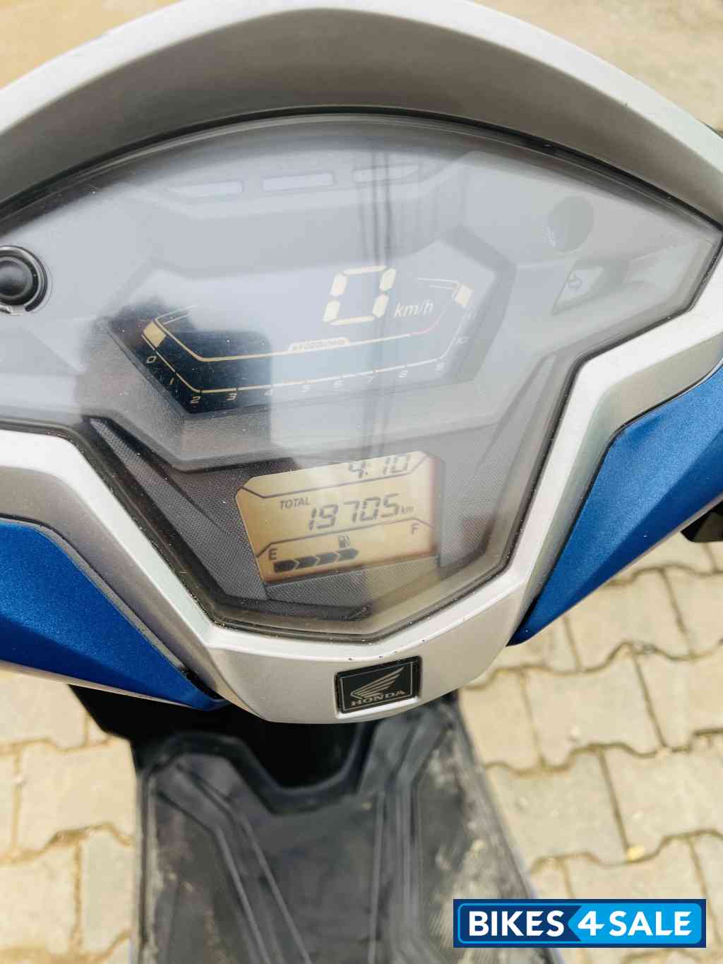 Blue Honda Grazia