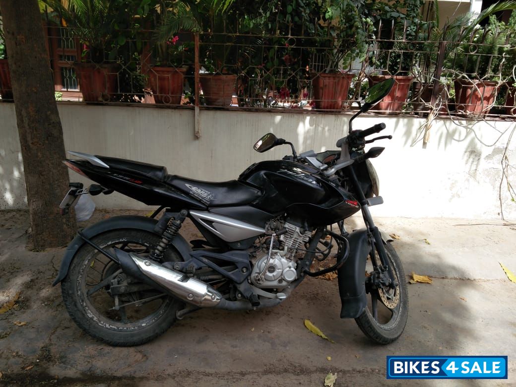 Black Bajaj Pulsar 135LS Black Bajaj Pulsar 135LS