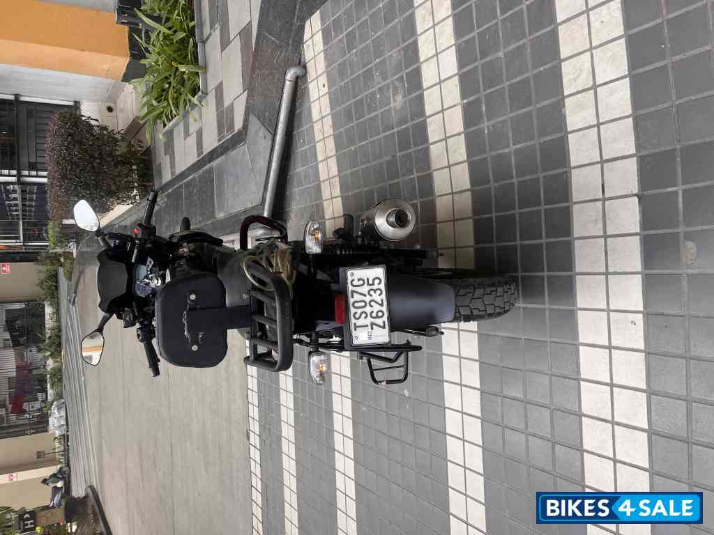 Black Red Bajaj Pulsar 220F