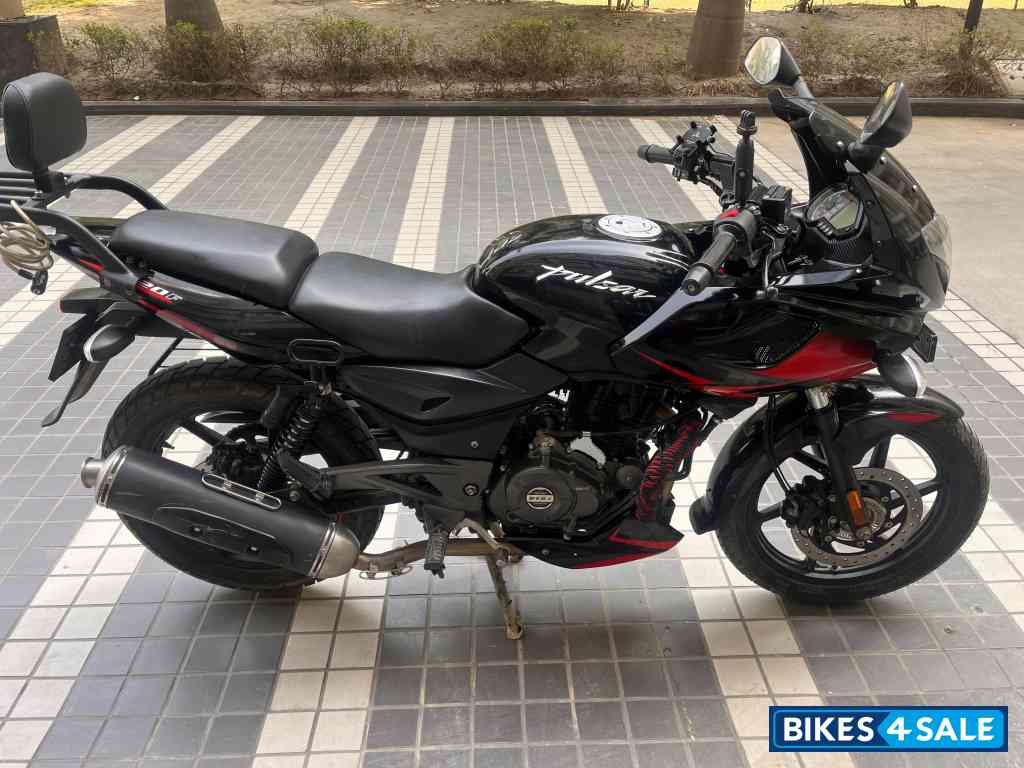 Black Red Bajaj Pulsar 220F