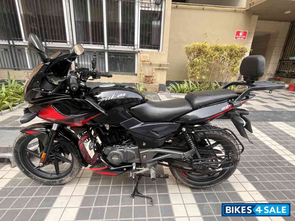 Black Red Bajaj Pulsar 220F