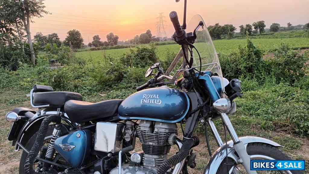 Blue Royal Enfield Bullet Standard 350
