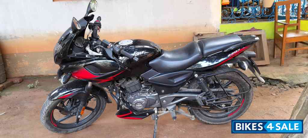 Bajaj Pulsar 220F