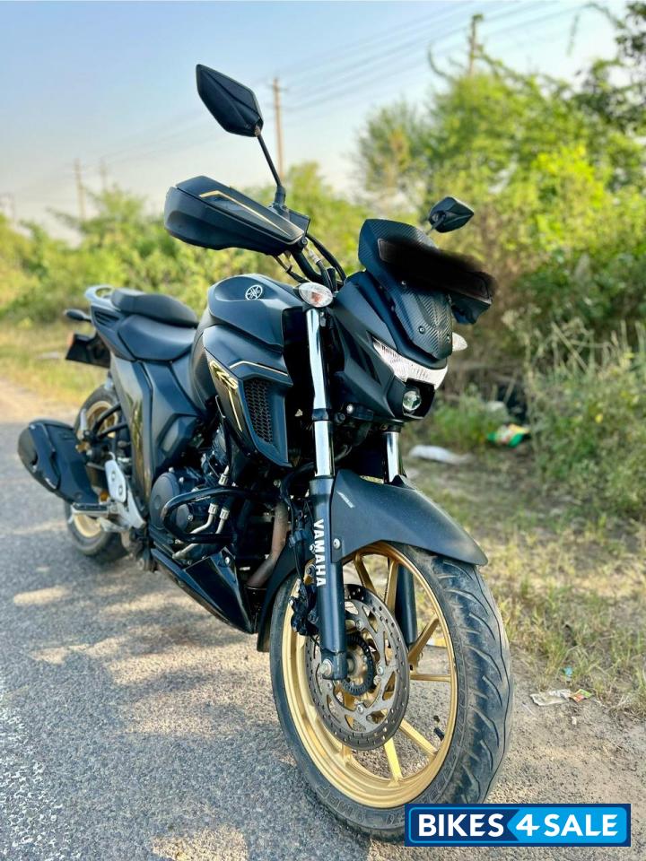 Matte Black Yamaha FZ 25 BS6