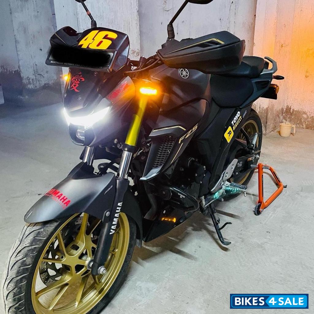 Matte Black Yamaha FZ 25 BS6